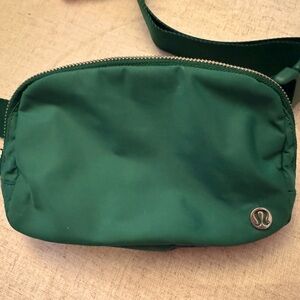 EUC Lululemon Belt Bag, green
